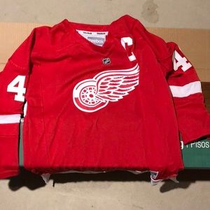 Red wings jersey